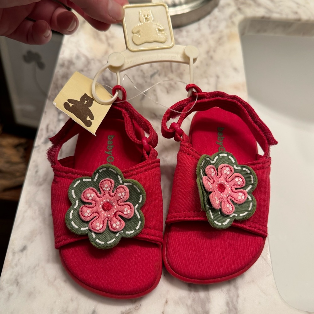 NWT Infant Girl’s Flower Sandals, Size 3